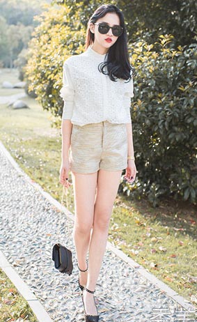 蕾丝雪纺衬衫搭配裤装 让你的夏天更FASHION