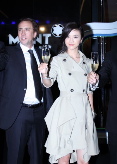 秋冬风衣基本款，明星示范气质美搭