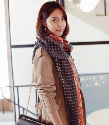春夏潮搭 美丽丝巾显风情