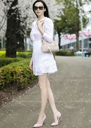 吴佩慈穿衣支招 领略女王百变魅力